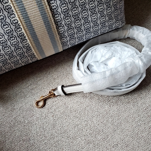 Tory Burch Gemini Link Coated Canvas Small Tote in New Ivory - Picture 5 of 15